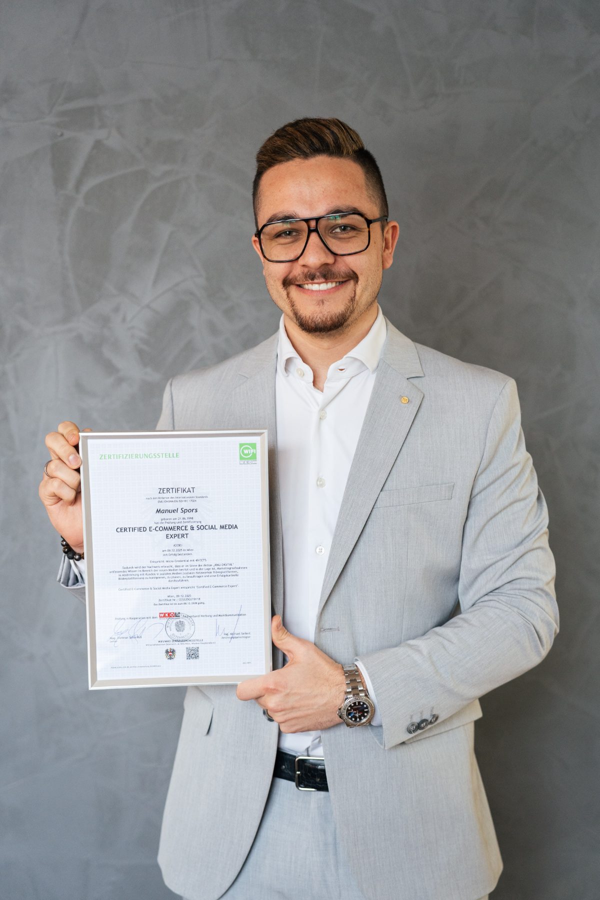 Certified E-Commerce &amp; Social Media Expert